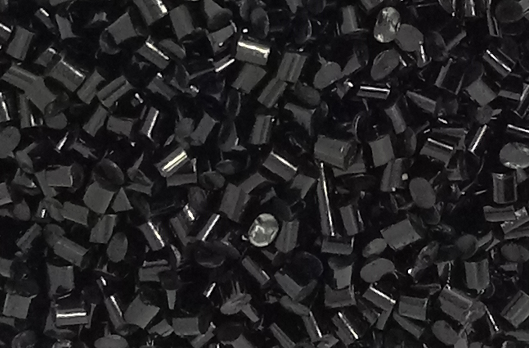 為什么農(nóng)地膜中要使用黑色母粒？