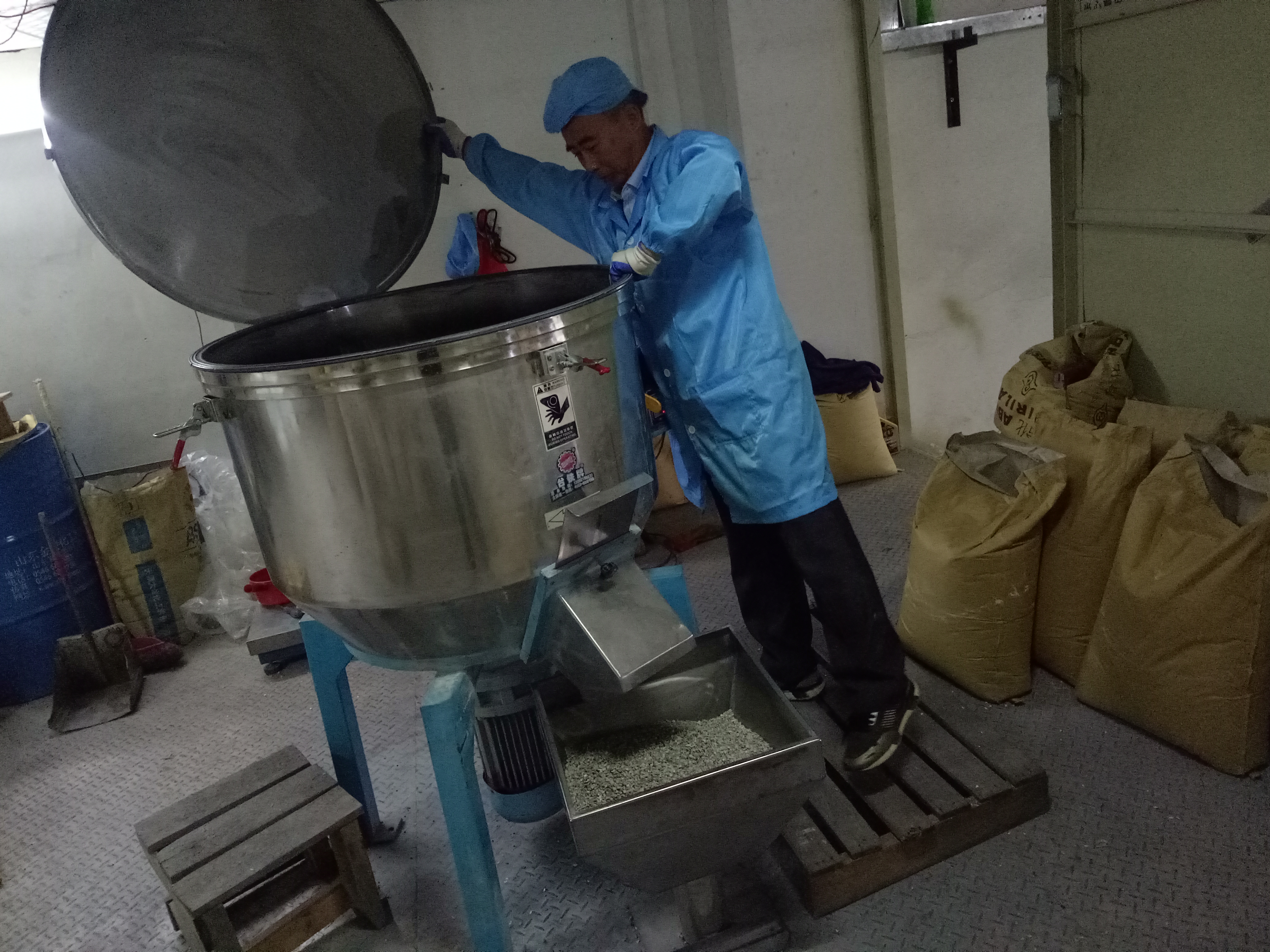 色母生產(chǎn)倉庫